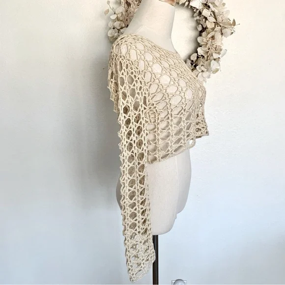 MISSGUIDED Hexagon Stitch Cropped Crochet Sweater in Natural Beige